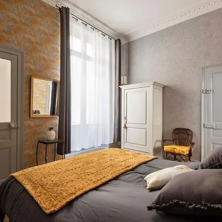 Le Coeur De Reims, La Mairie Et Le Boulingrin Reims