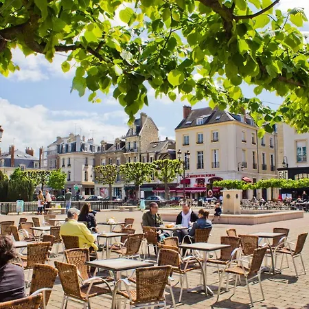 Le Coeur De Reims, La Mairie Et Le Boulingrin