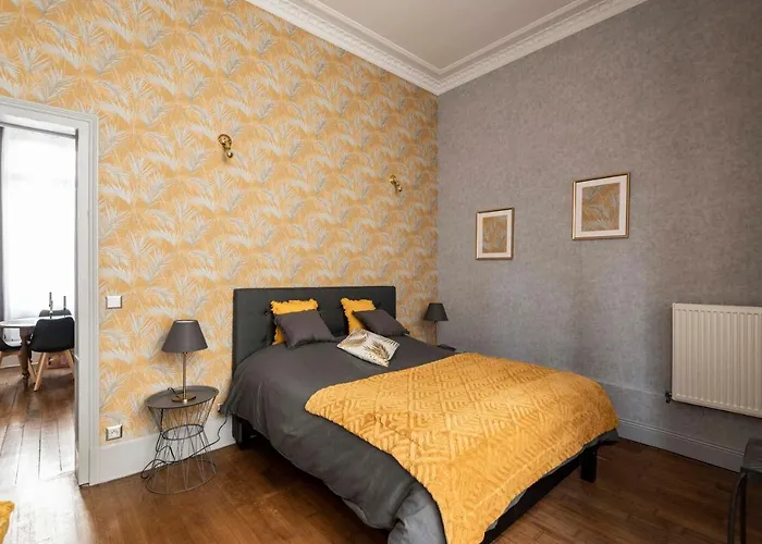 Le Coeur De Reims, La Mairie Et Le Boulingrin