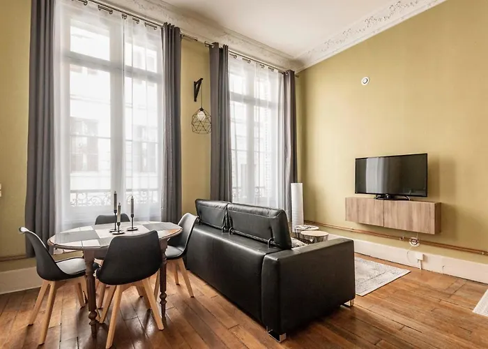 Le Coeur De Reims, La Mairie Et Le Boulingrin * Reims