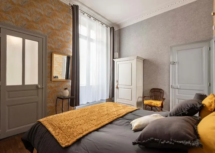 Le Coeur De Reims, La Mairie Et Le Boulingrin Reims